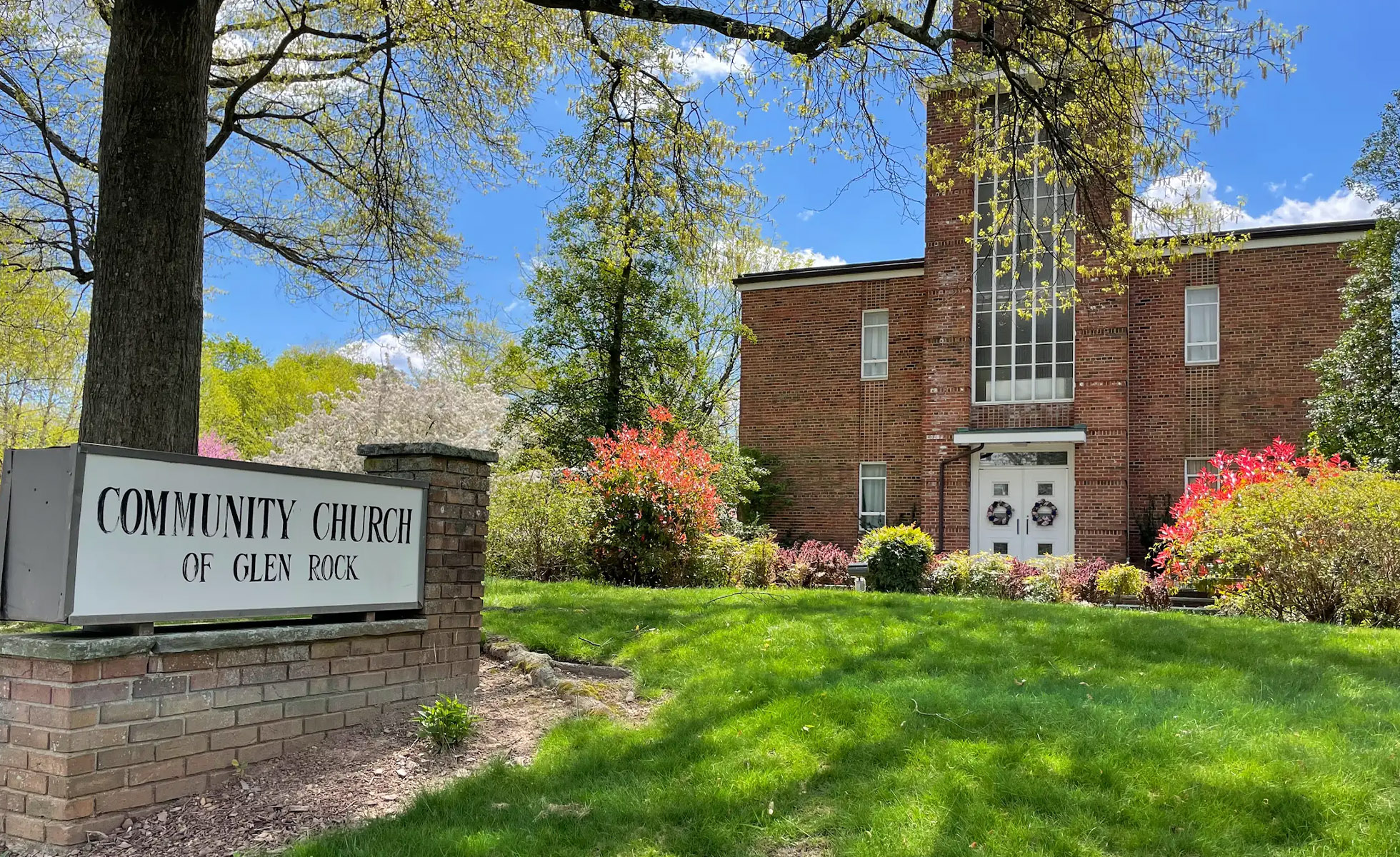 Community Church of Glen Rock exterior in spring